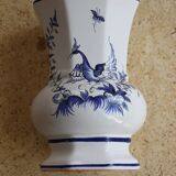 Vase octogonal en porcelaine de moustiers dellerie