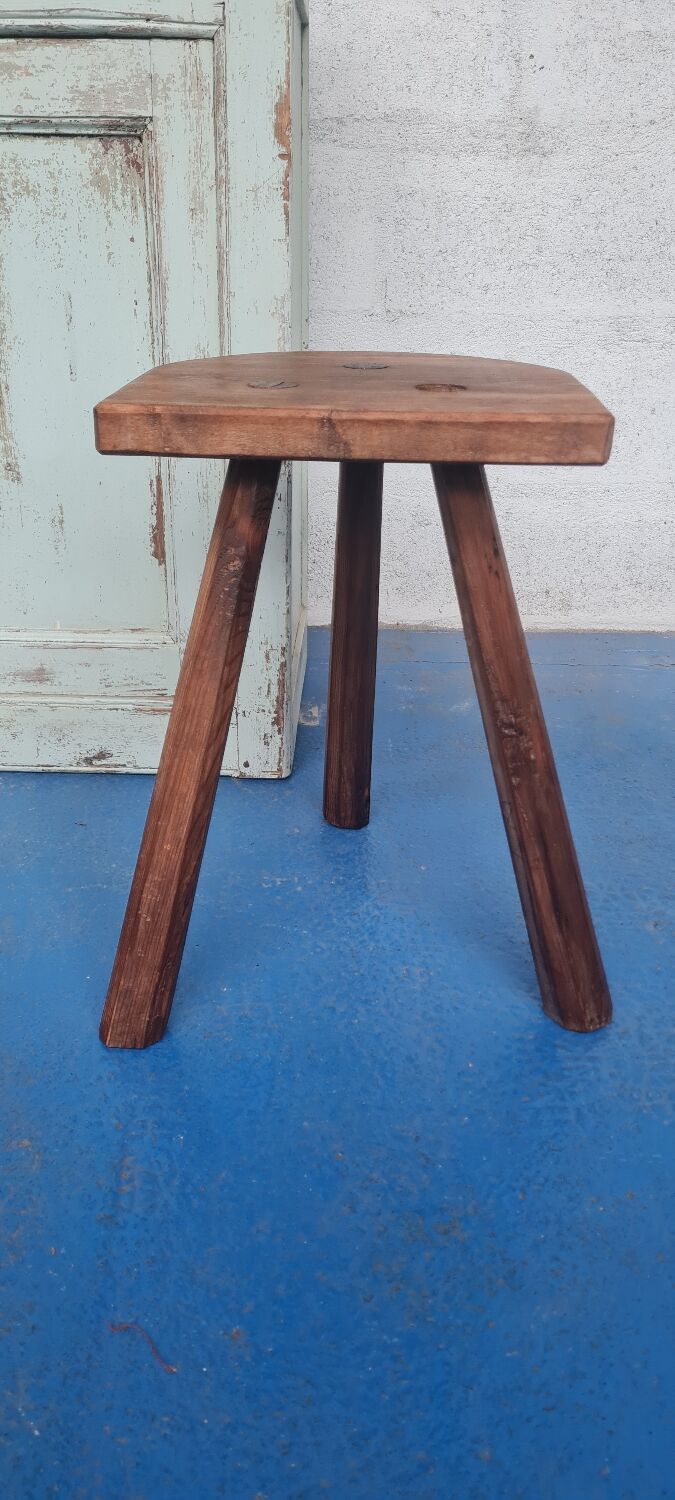 Tabouret de traite tripode