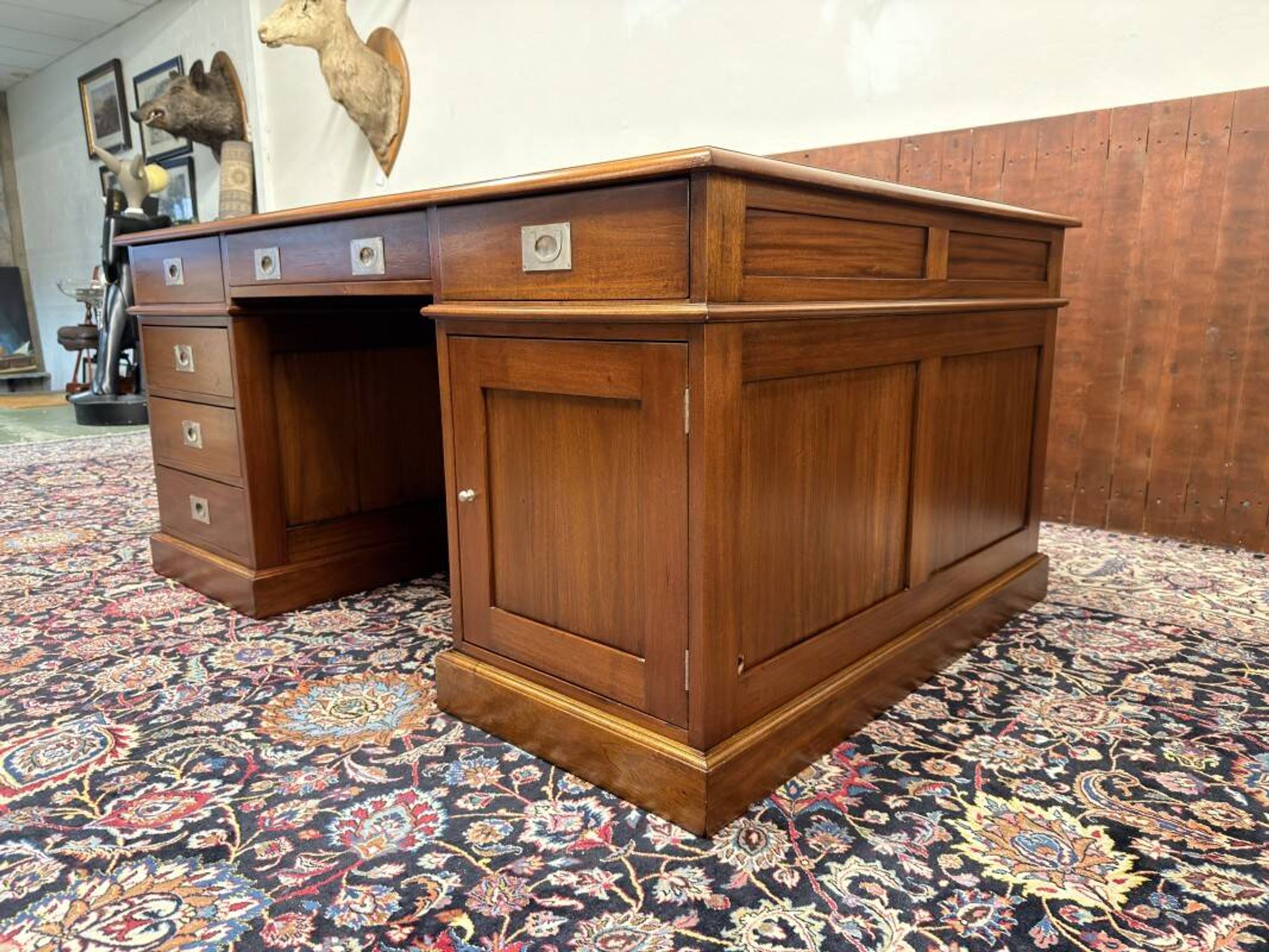 Large Classic English Chesterfield Desk Partnerdesk