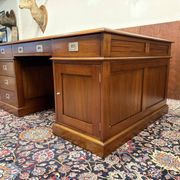 Large Classic English Chesterfield Desk Partnerdesk