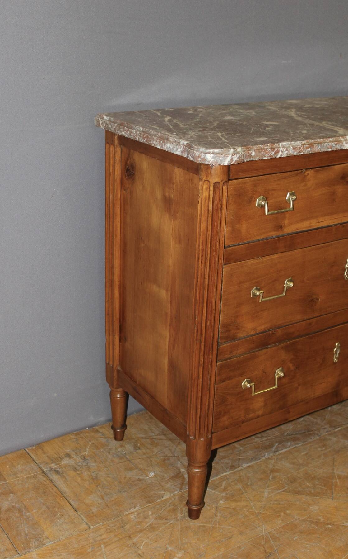 Louis XVI commode in cherry wood, 18th century.