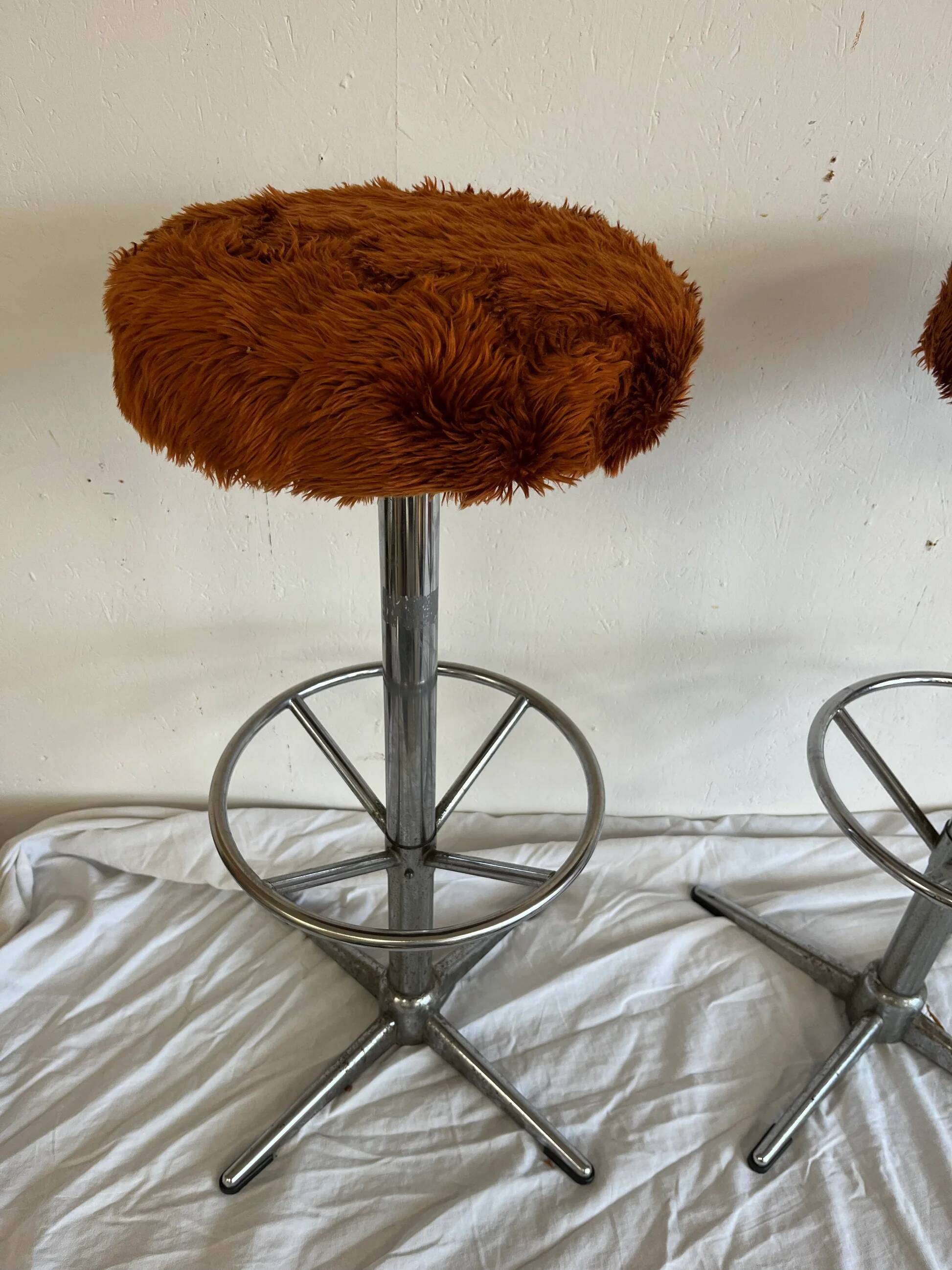 Tabouret en fausse fourrure 70s