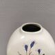 Vase conçue par Johannes Hansen (JH) pour Knabstrup, Danemark, dans les années 1960.