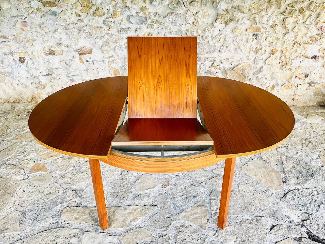 Extendable dining table in teak, butterfly extension by Van Pelt circa 1960.