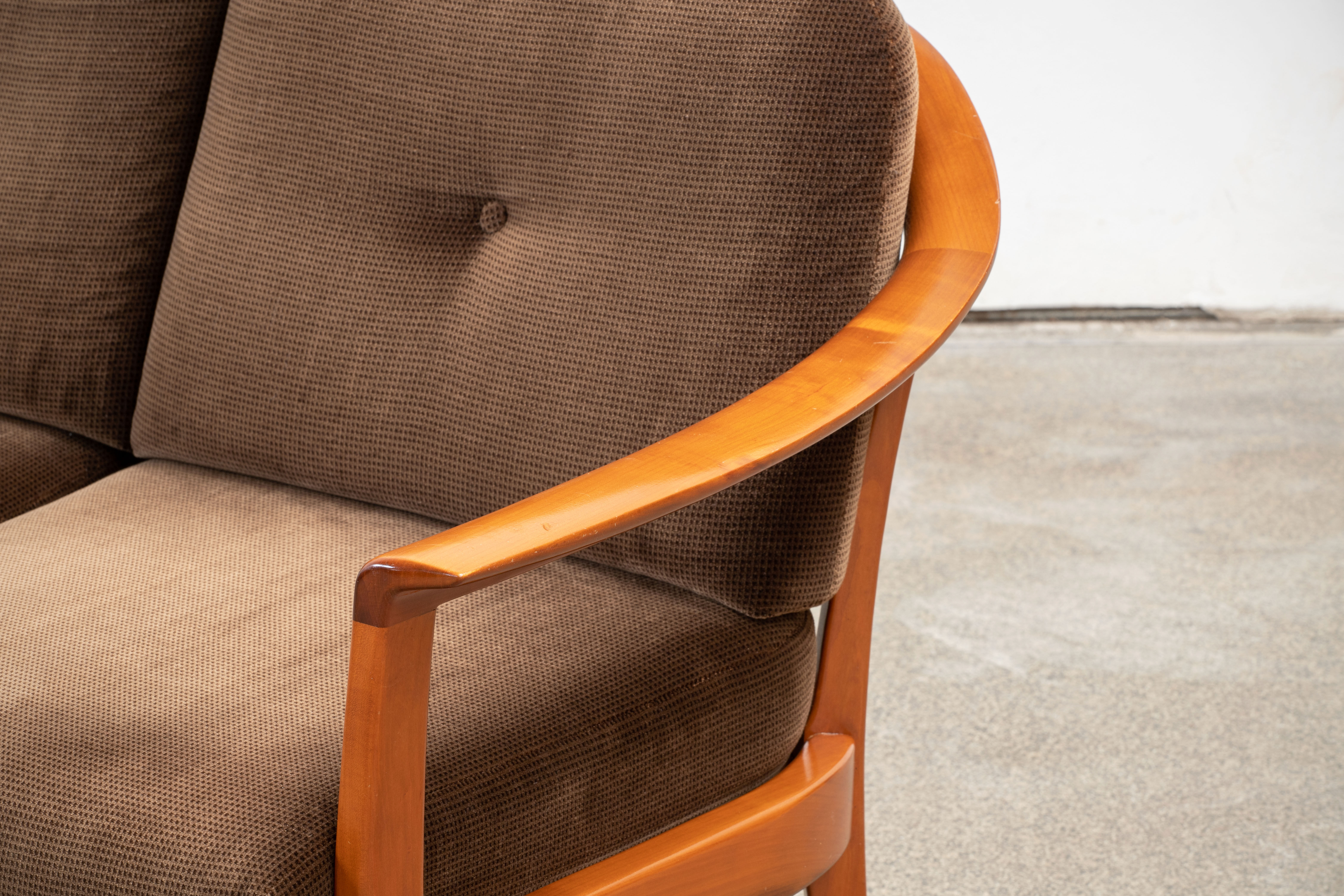 Vintage Scandinavian Sofa – 133 cm