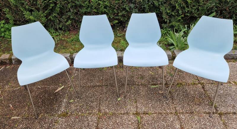 Vico Magistretti (1920-2006) for Kartell - Series of 4 chairs - Maui model - Sky blue color