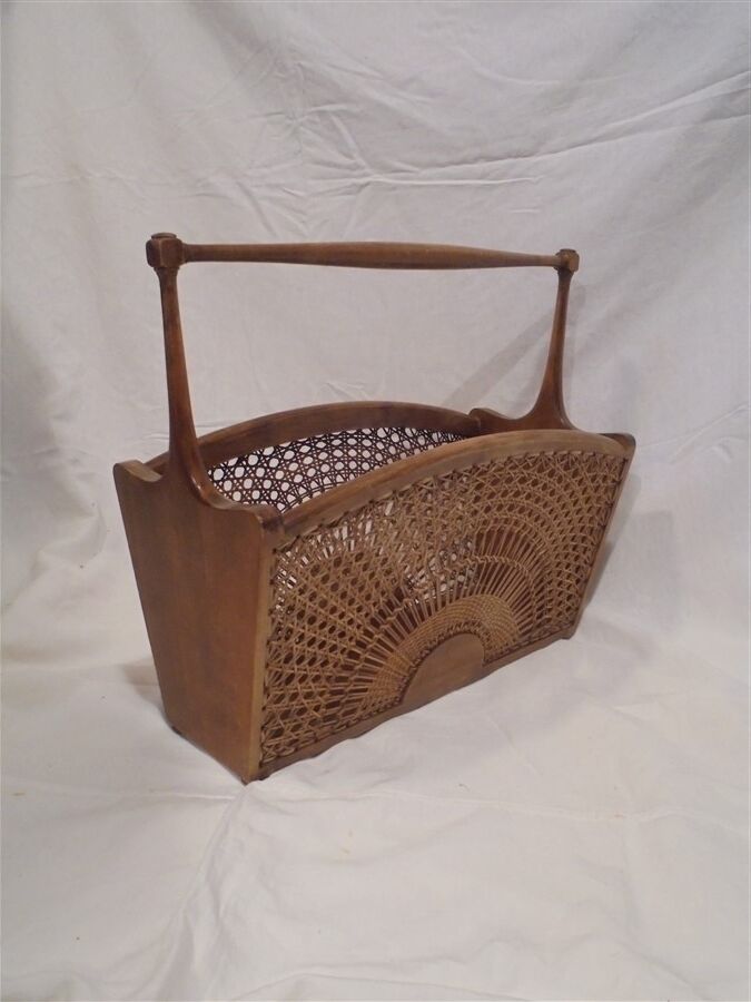 Porte-revues en bois et cannage