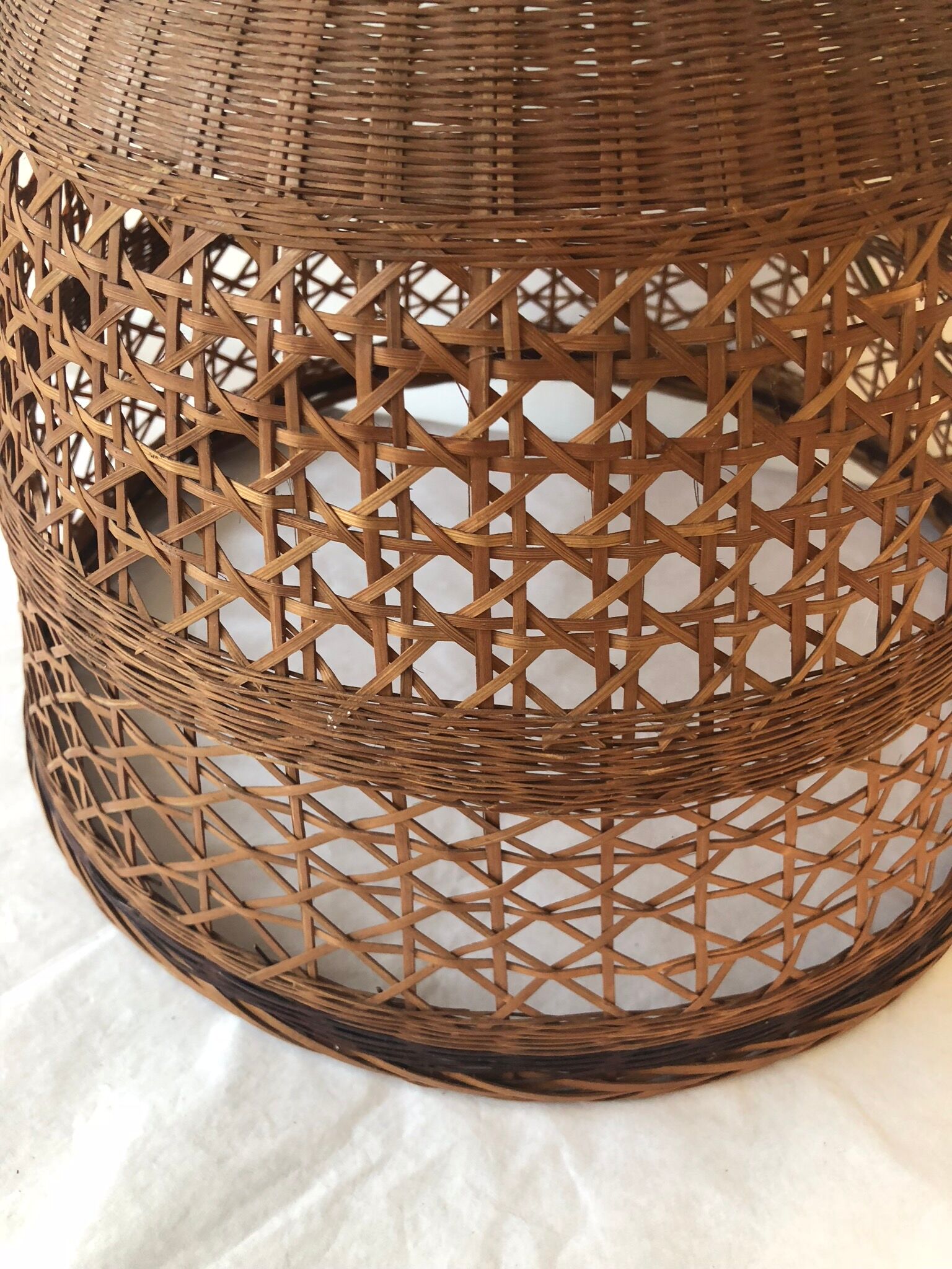 Vintage wicker suspension