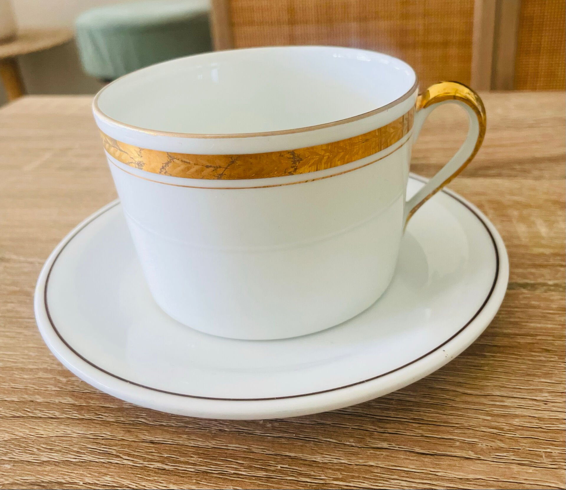 Cup and saucer in porcelain