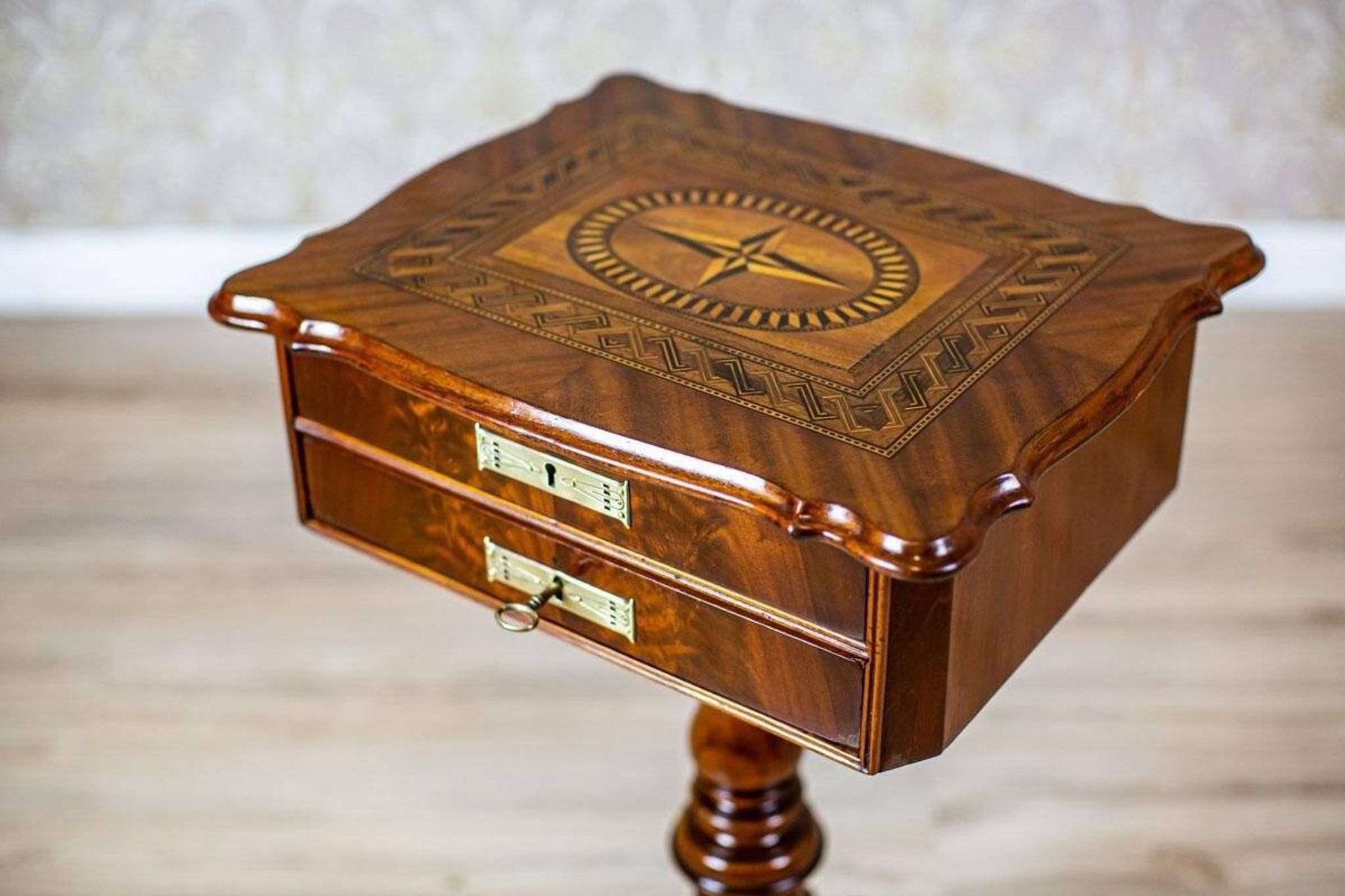 Table de couture antique Louis Philippe avec plateau marqueté, 1860