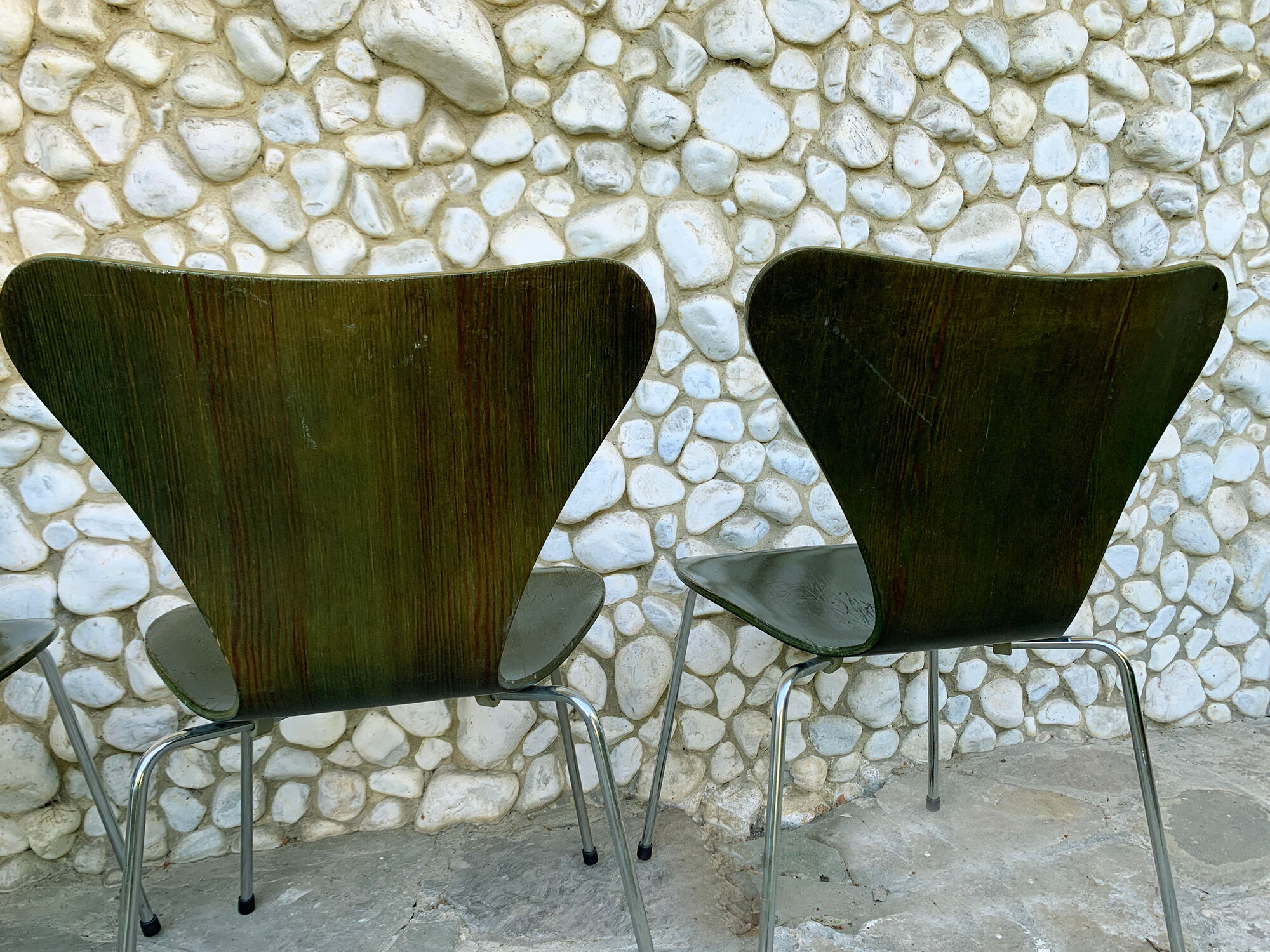 Suite of 4 chairs 3107 olive color, series 7 Arne Jacobsen for Fritz Hansen 1978