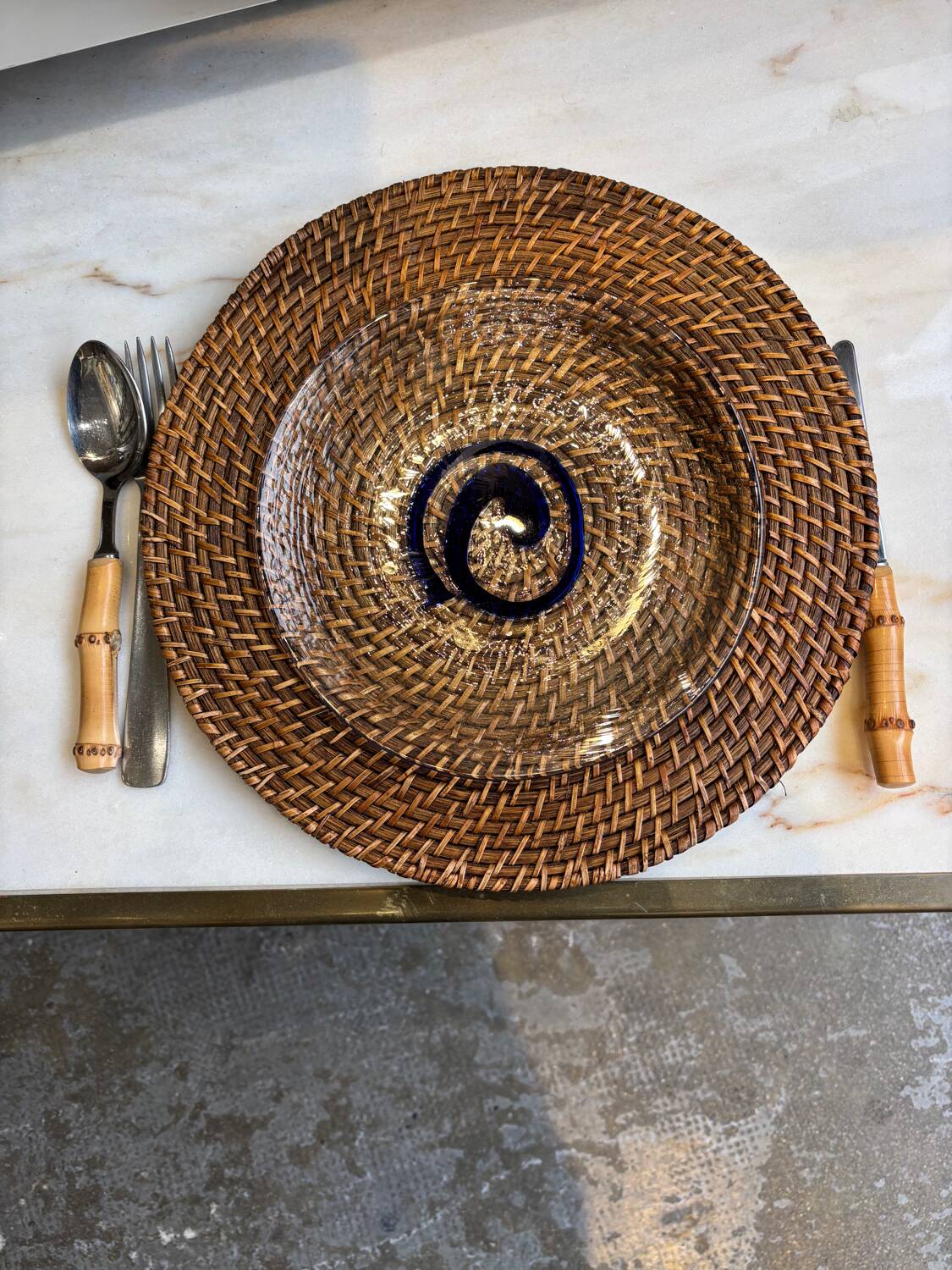 8 vintage blown glass plates with swirl decoration