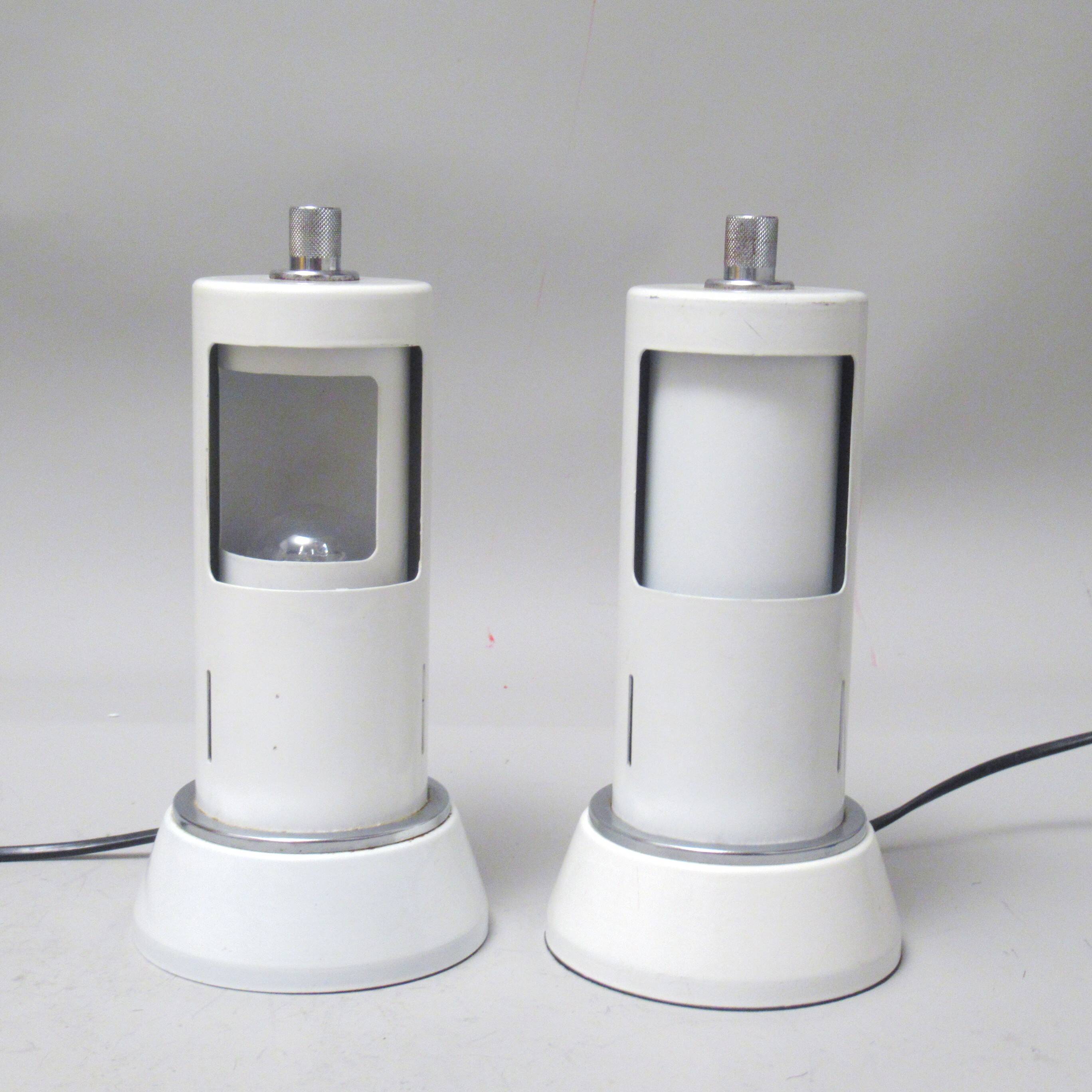 Italian Faro lamp with a swivelling shade from the 1960s.