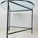 Table d'appoint ronde vintage. Table basse ronde en verre épais. Table de design industriel robuste.