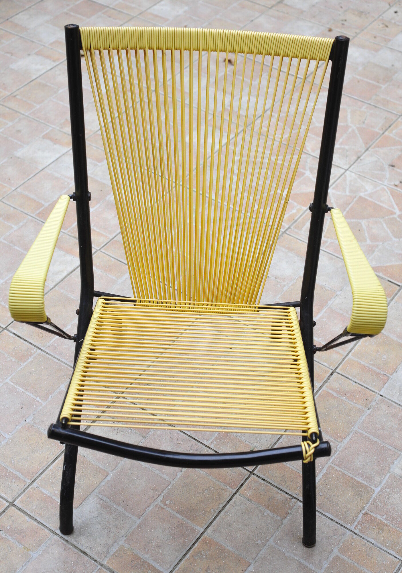 Lounge folding chair by André Montpoix in yellow scoubidou - 1960's