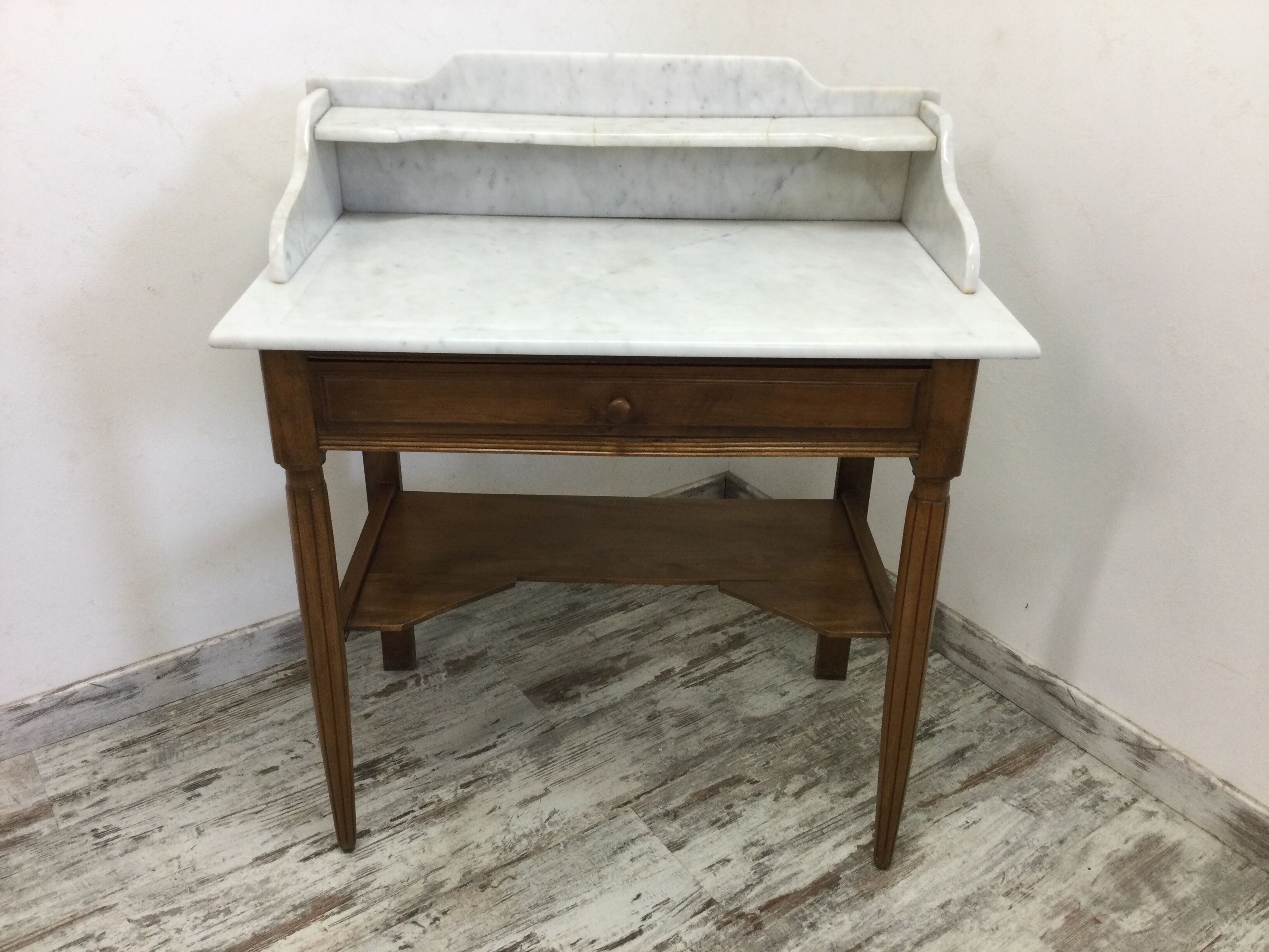Table de toilette