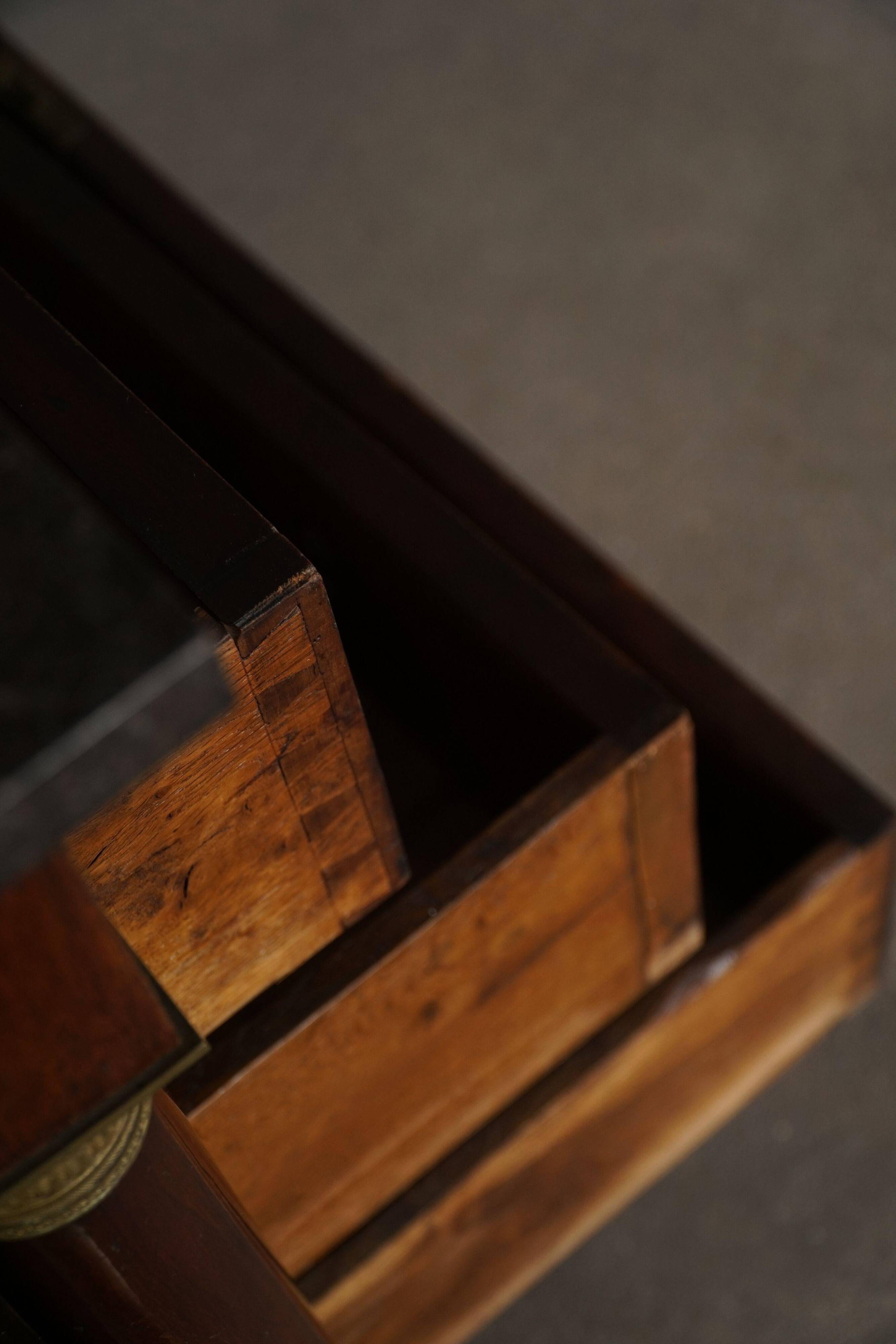 French Empire Commode / Commode, walnut and bronze mounts, 19th century