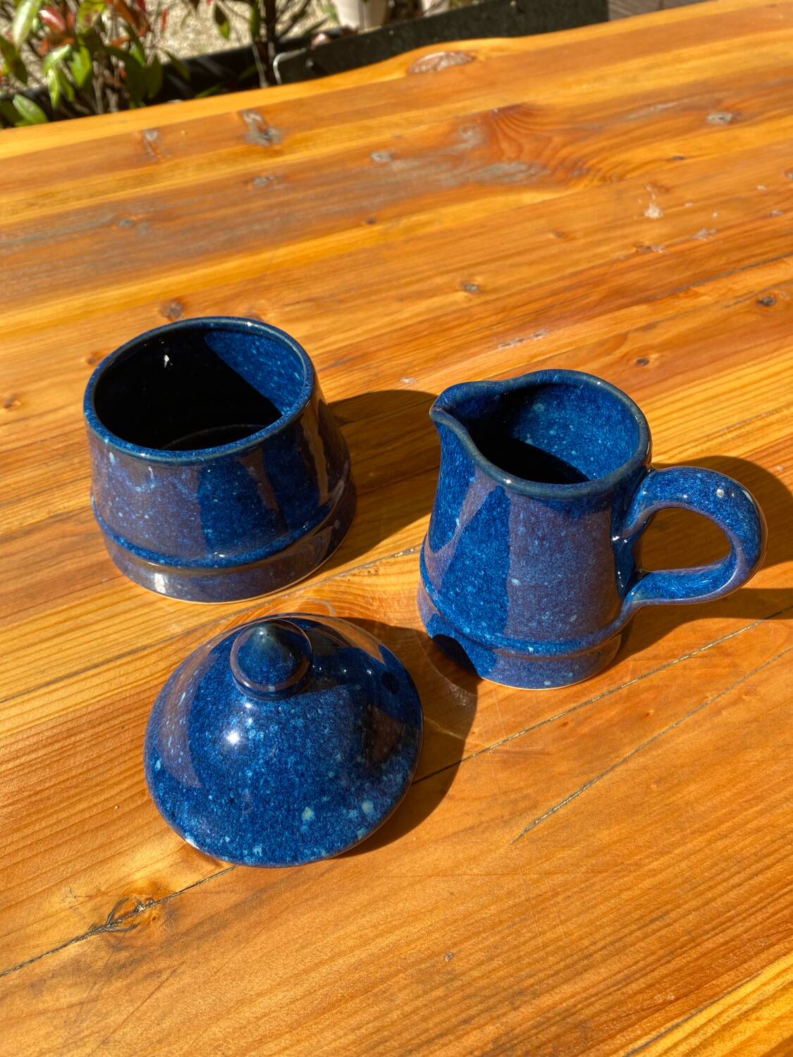Sucrier et pot à lait bleu en céramique