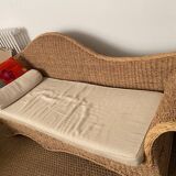 Indoor daybed with mattress with curves and braiding work