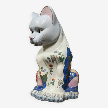 Asia: Chinese porcelain sculpture depicting a cat (second half of the 20th century)