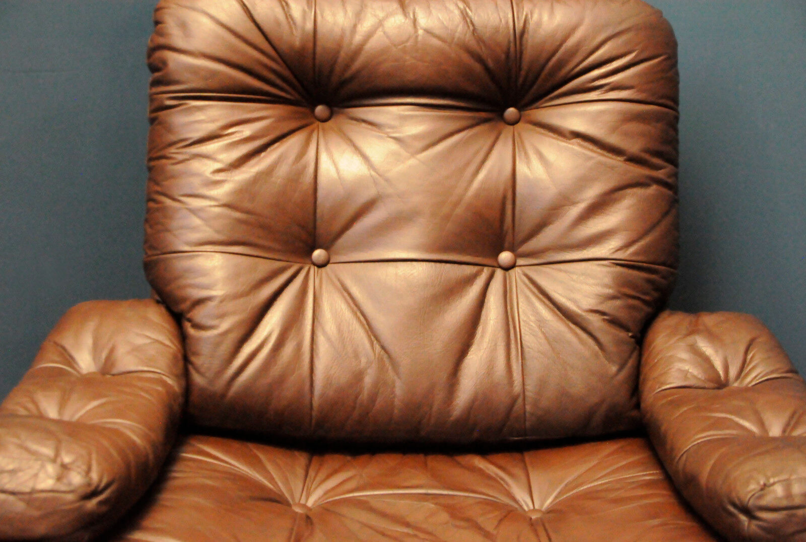 Fauteuil en cuir scandinave Gota Mobler