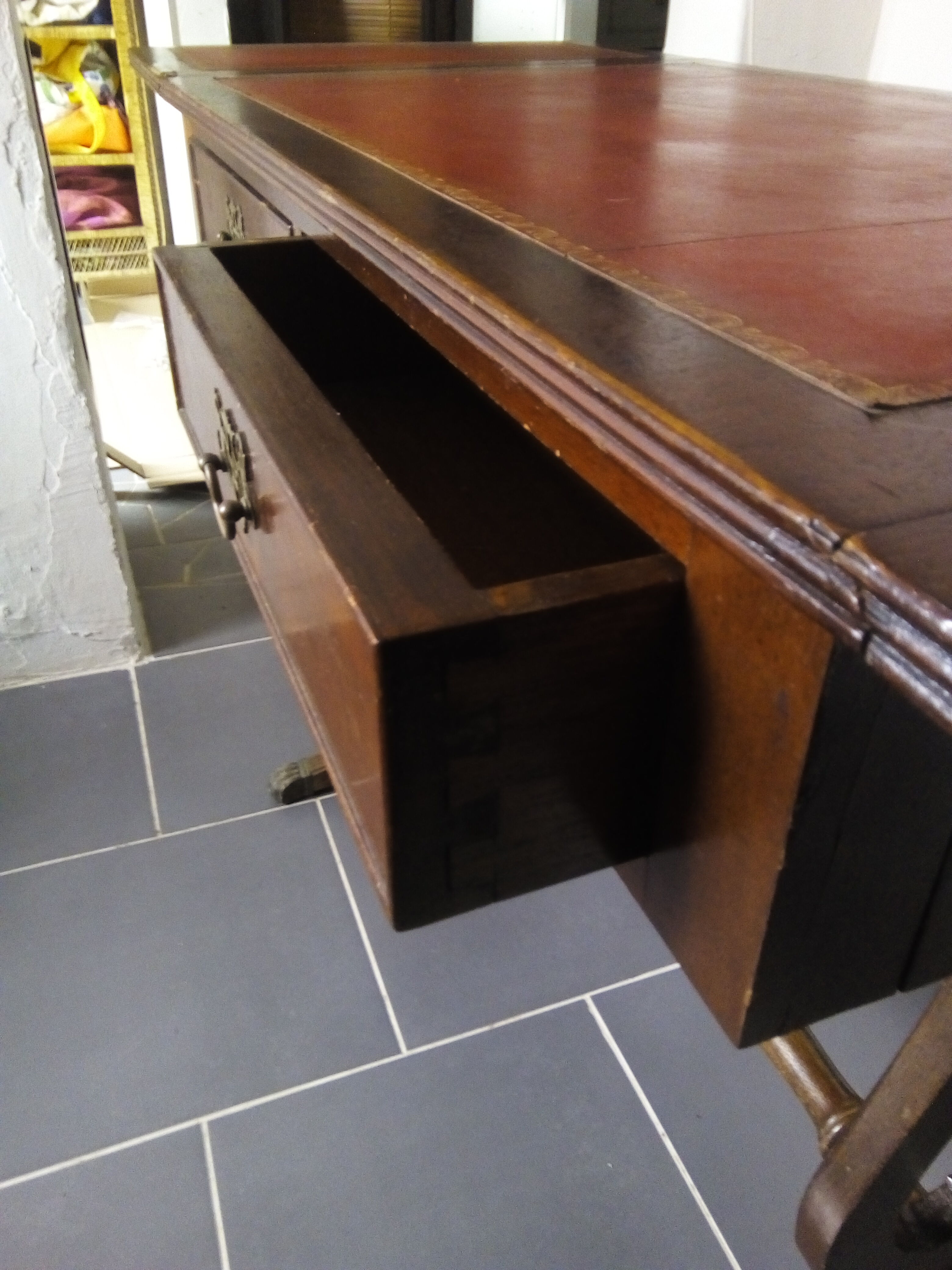 Desk style English leather