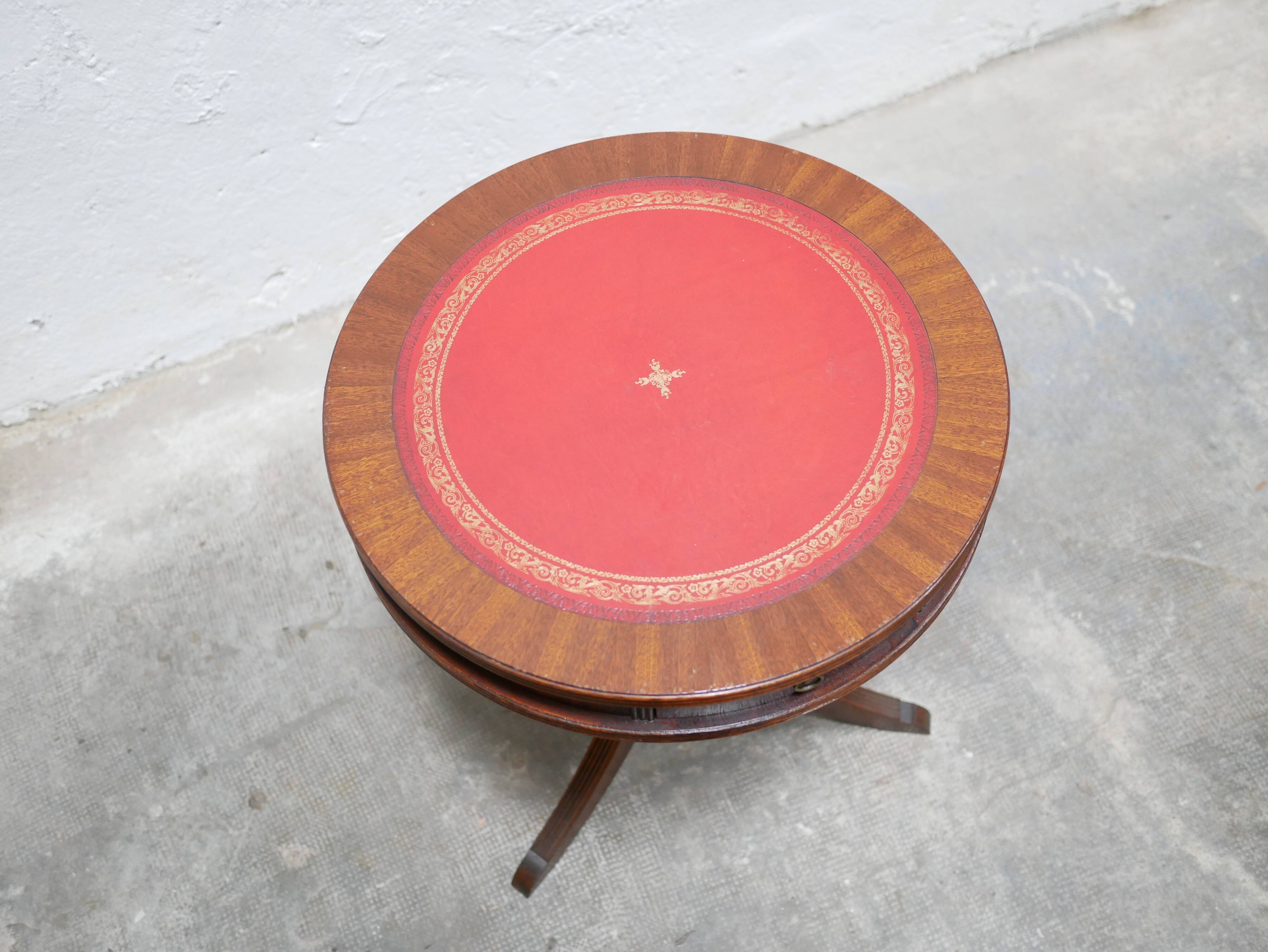 Vintage English pedestal table in wood and leather