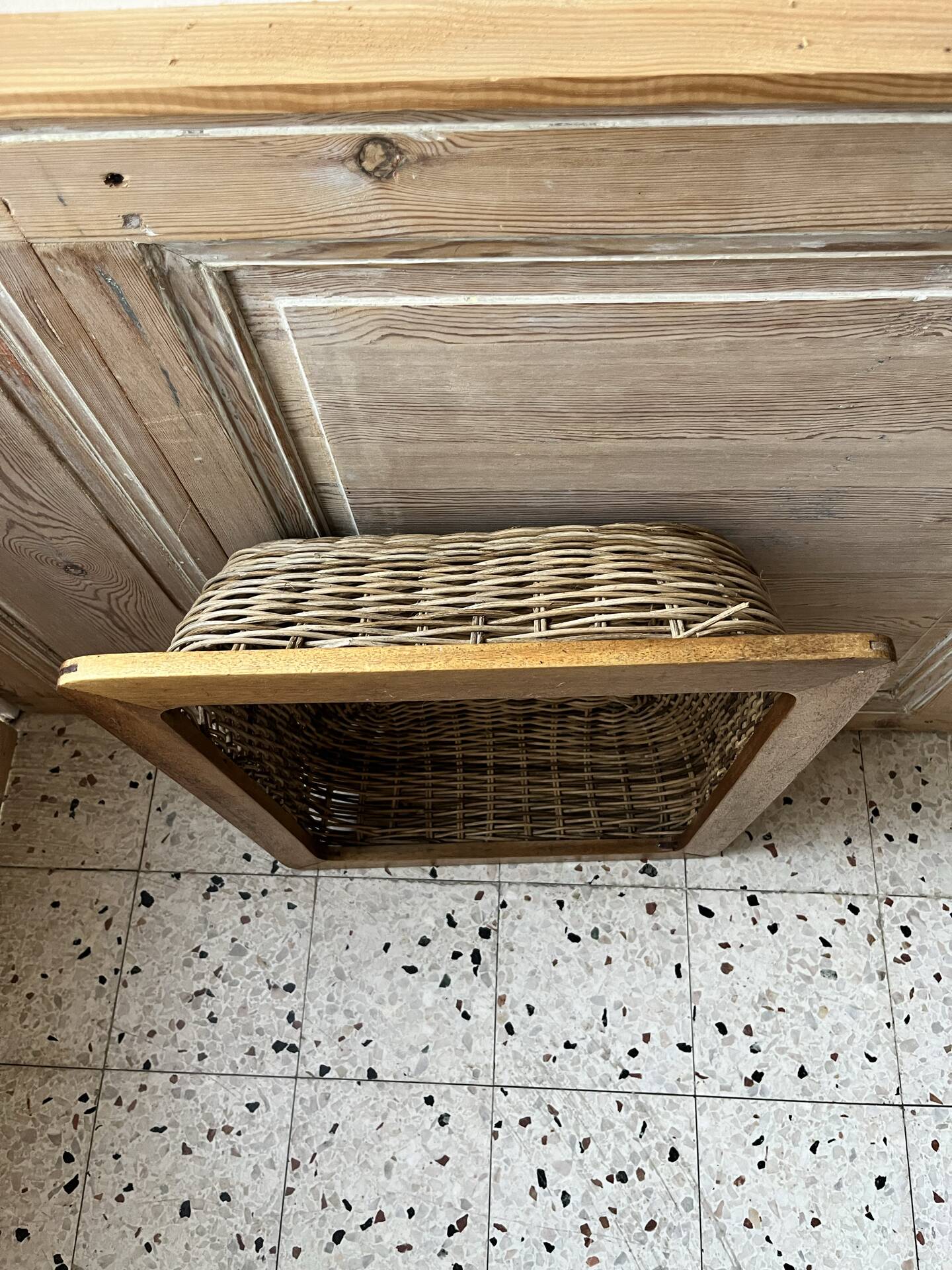 Panier en osier et bois 
