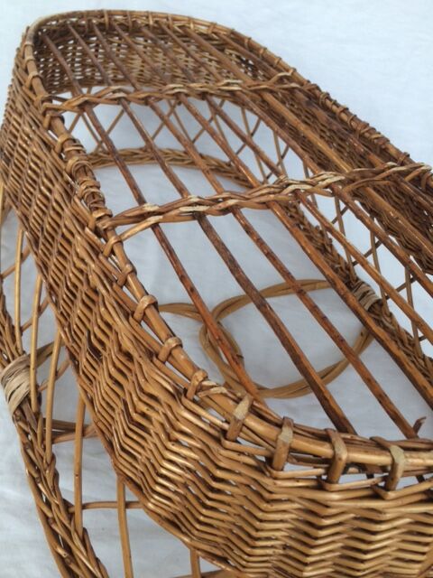Bassinet in rattan, his mattress, pillow and bed linens