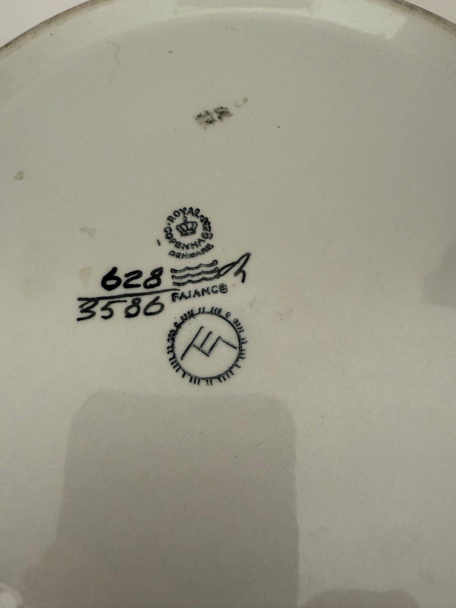 Plat rond en faïence de la série Royal Copenhagen "Baca"
