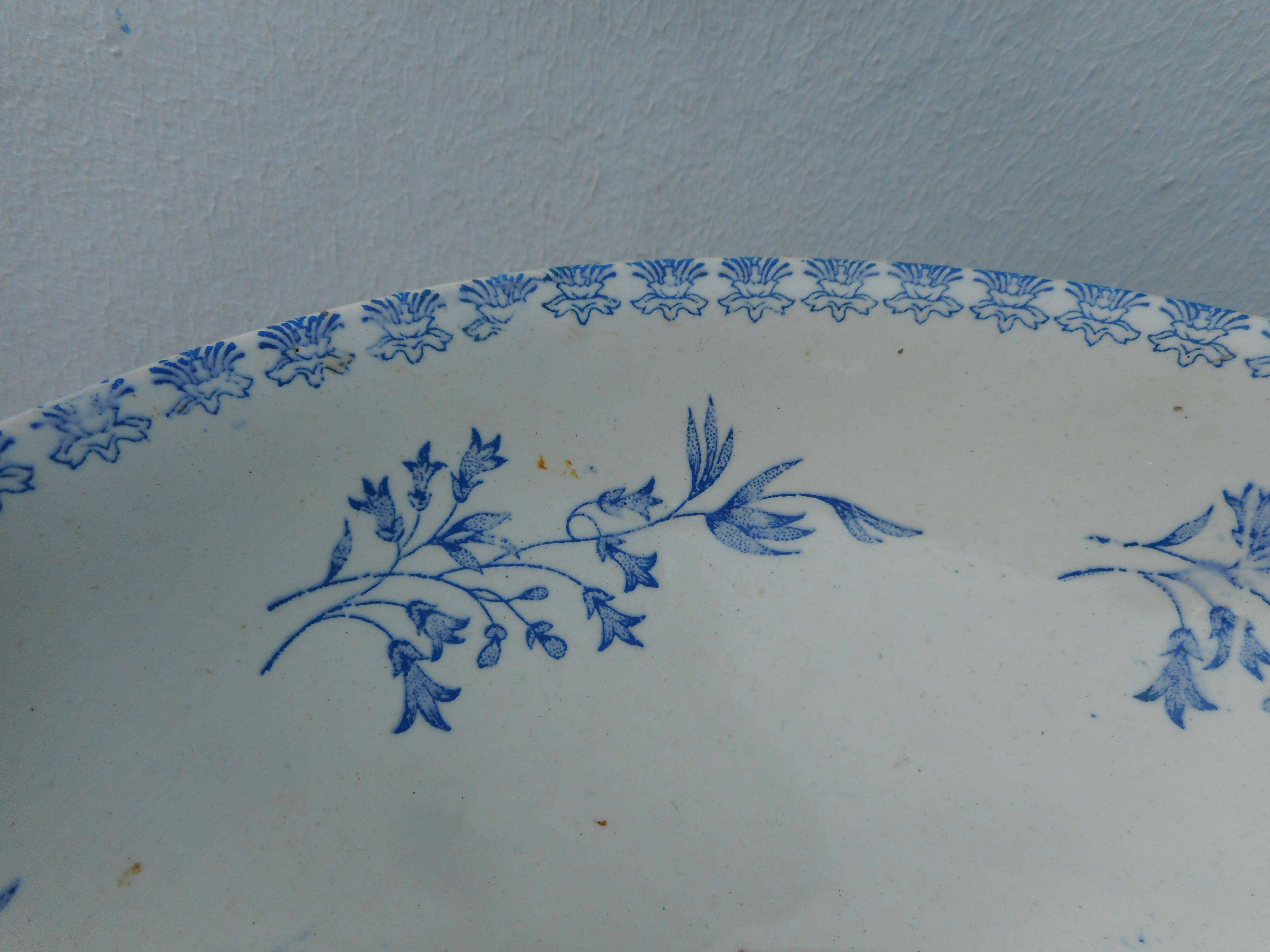 White earthenware salad with blue décor