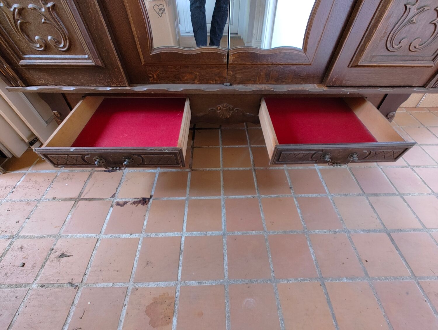 Antique wardrobe in Henri II style – carved oak – 4 doors with mirror