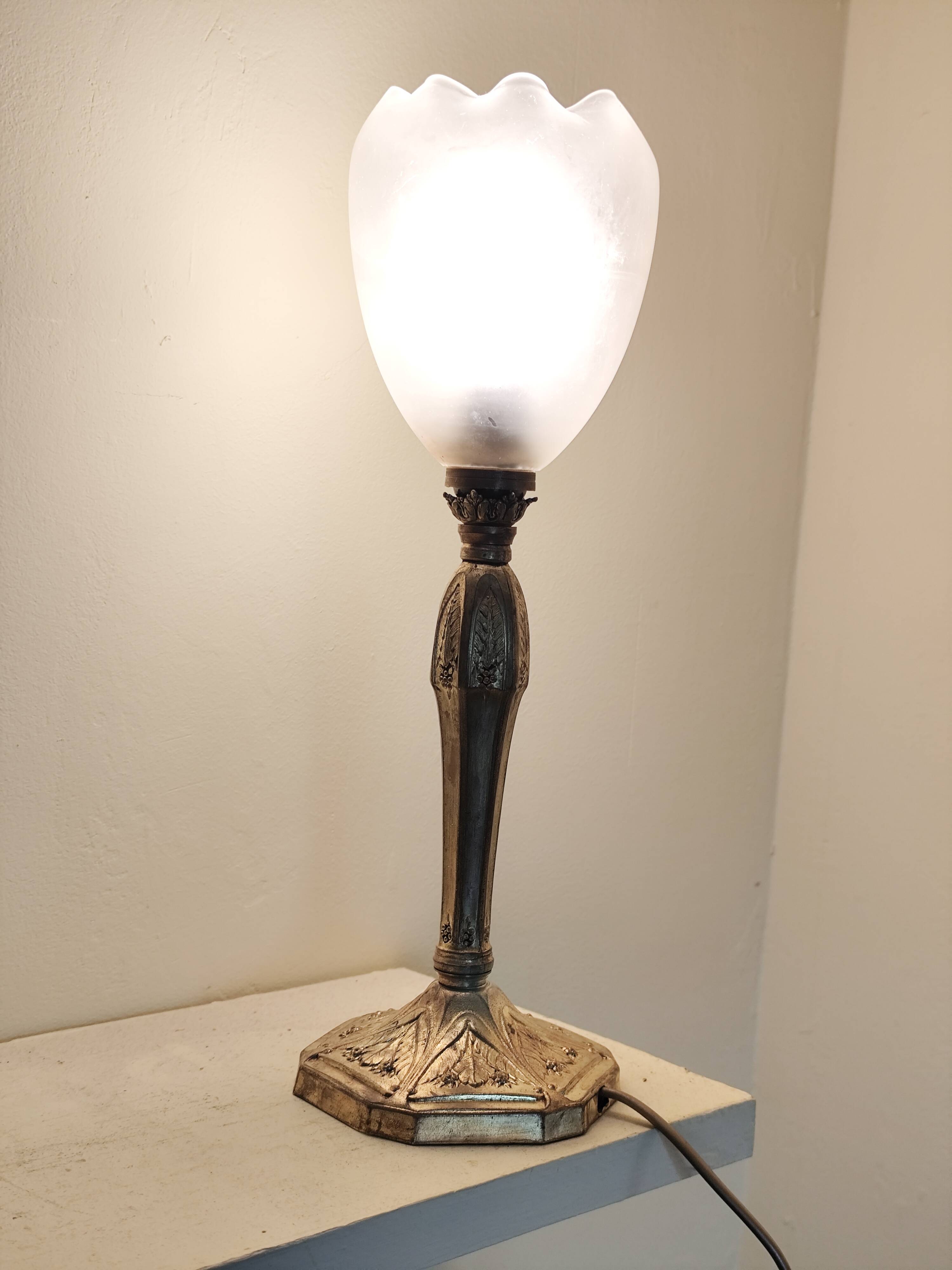 Lamp with a 19th-century chiseled bronze base and antique glass shade