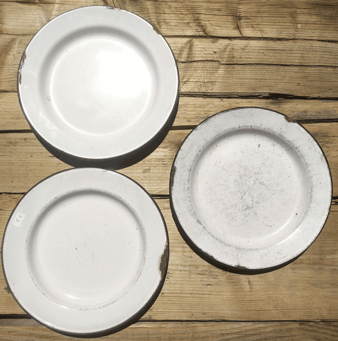 White plates in enamelled sheet metal