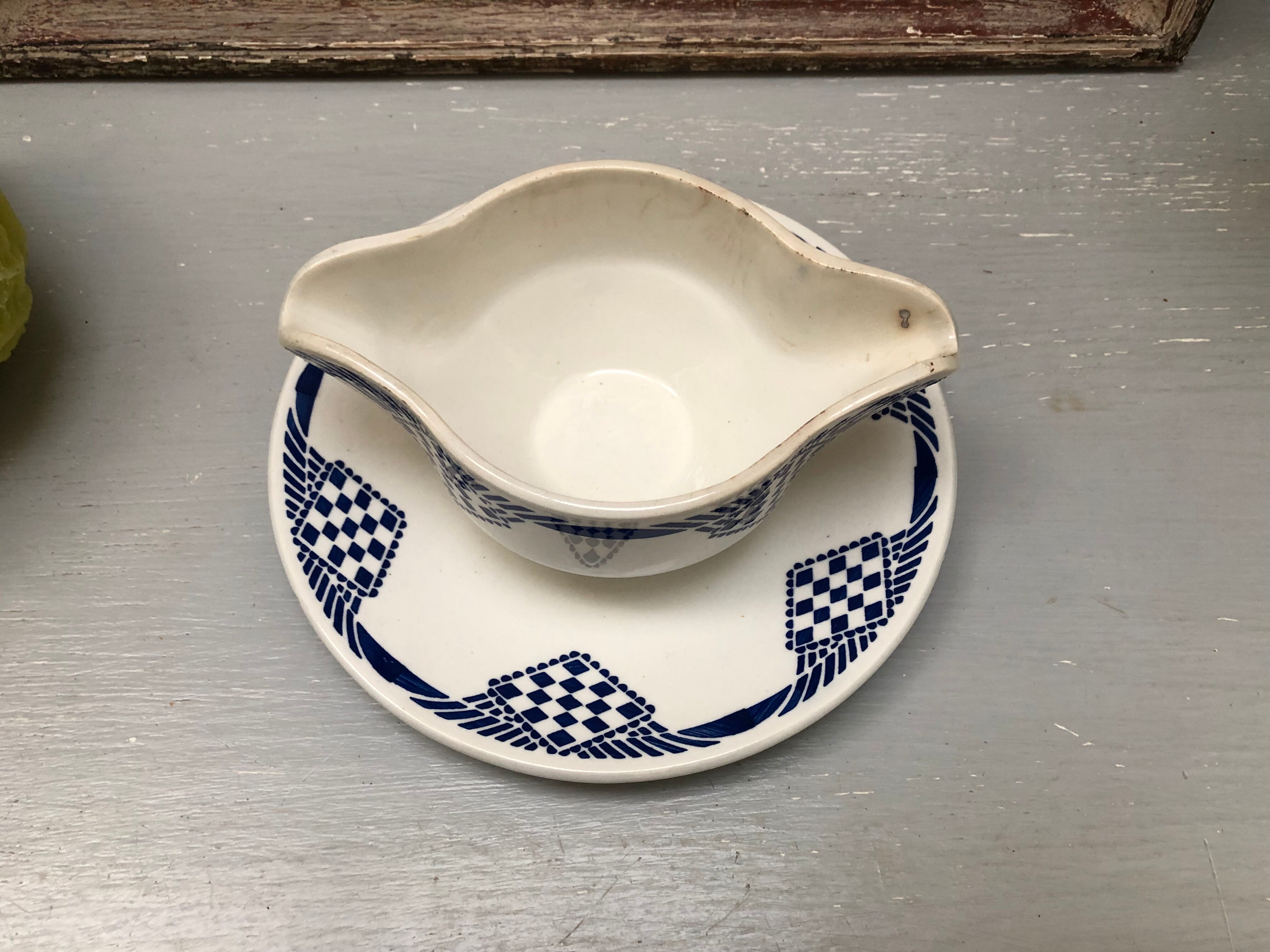 Saucière signed Moulin des Loups Hamage Orchies Nord France model Pantin