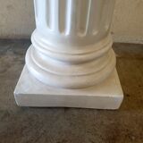 Colonne corynthienne à décor rudentée en plâtre