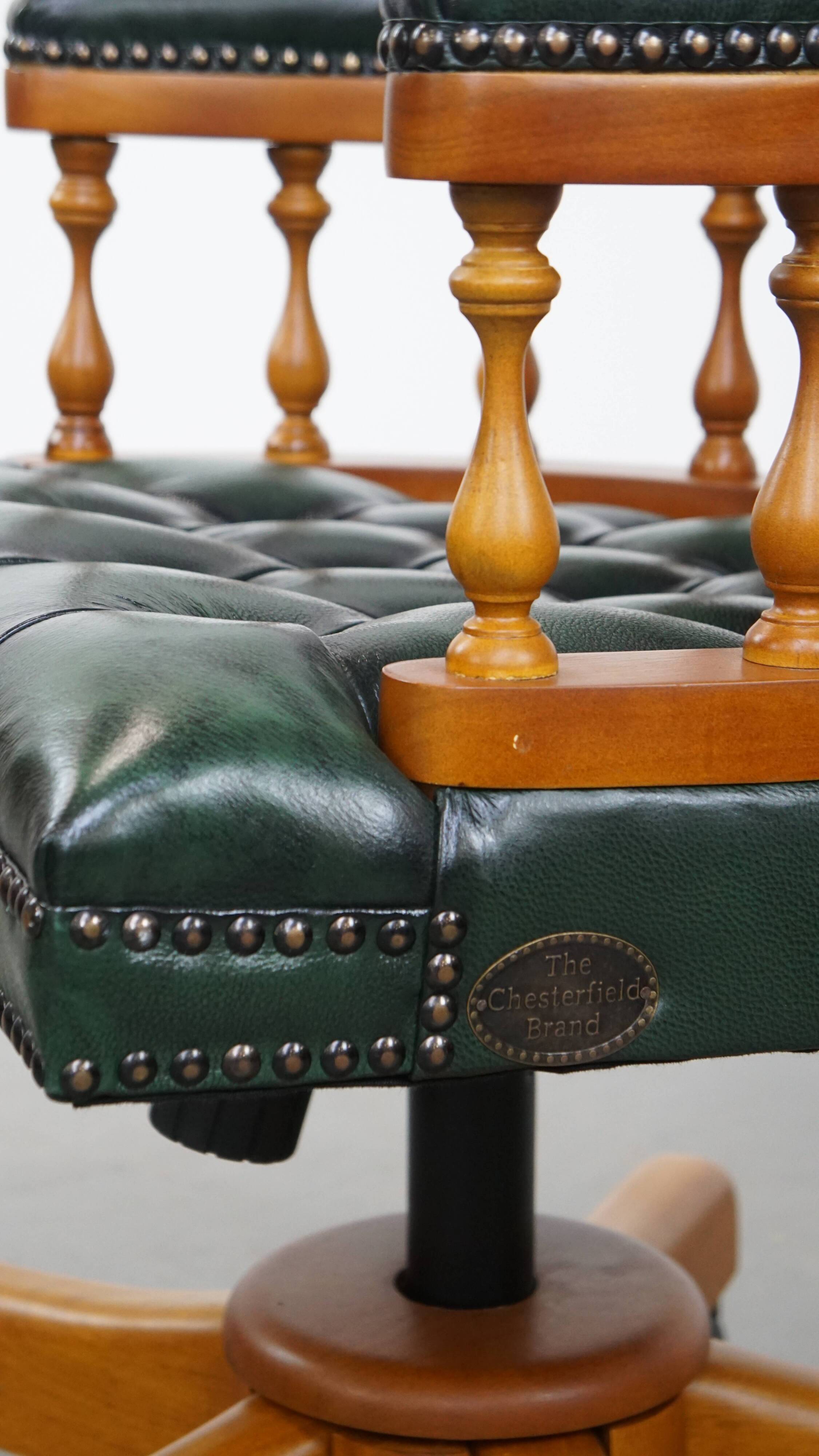 Chaise de bureau Chesterfield verte en cuir de vachette sur roulettes
