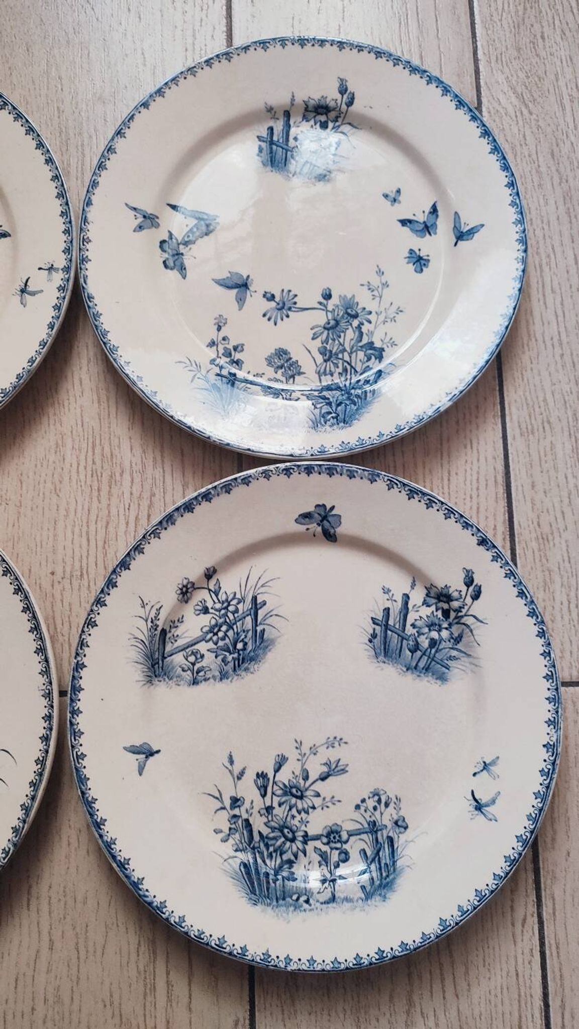 4 assiettes plates en faience de Sarreguemines, Tsarine