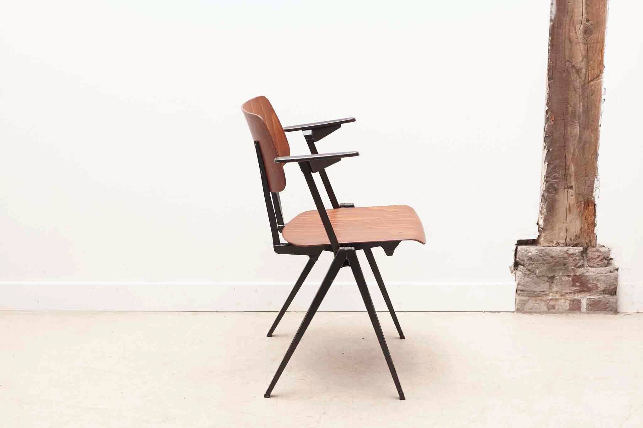 Galvanitas S21 chair with oak and black armrests