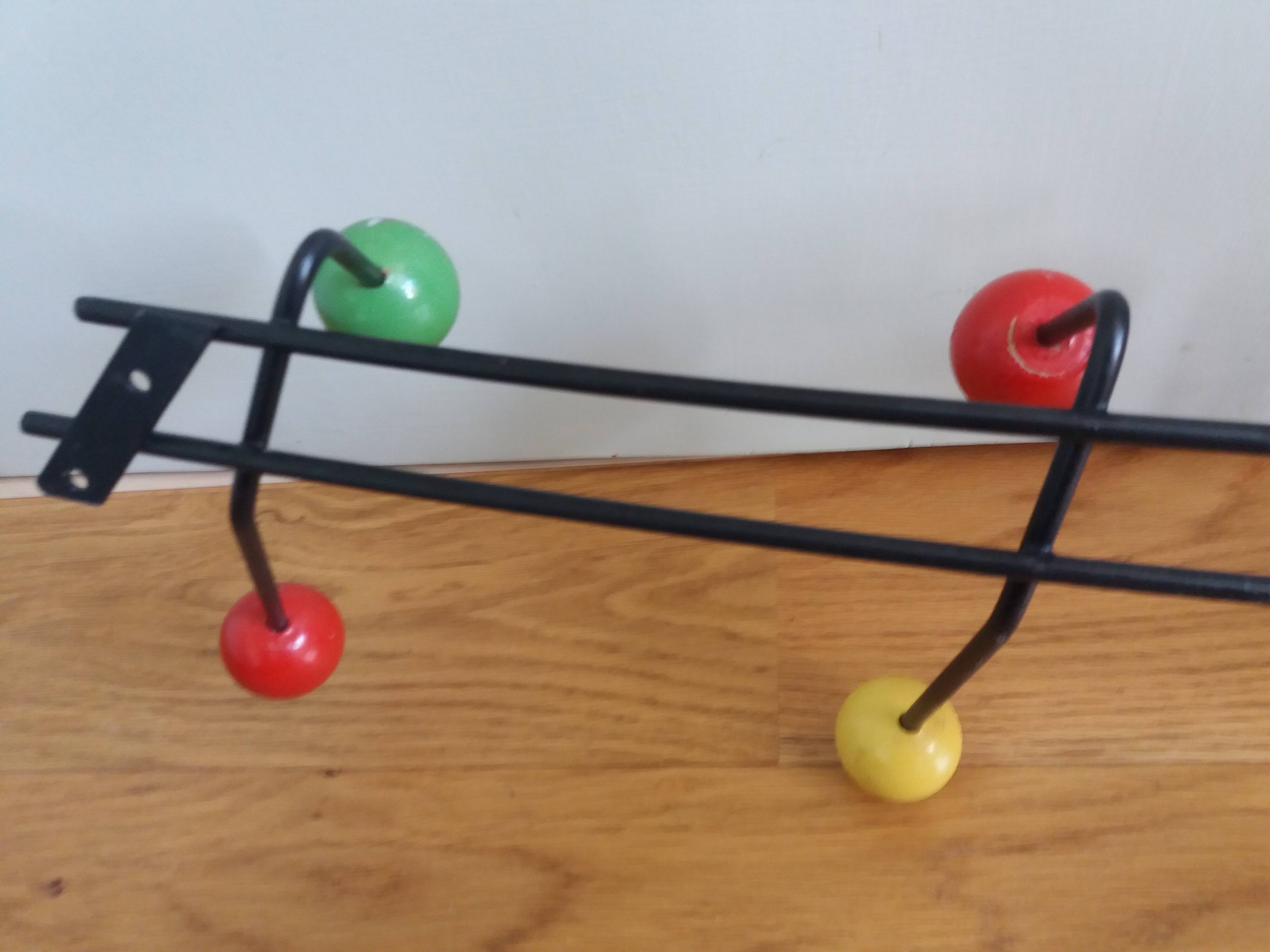 Ball coat rack