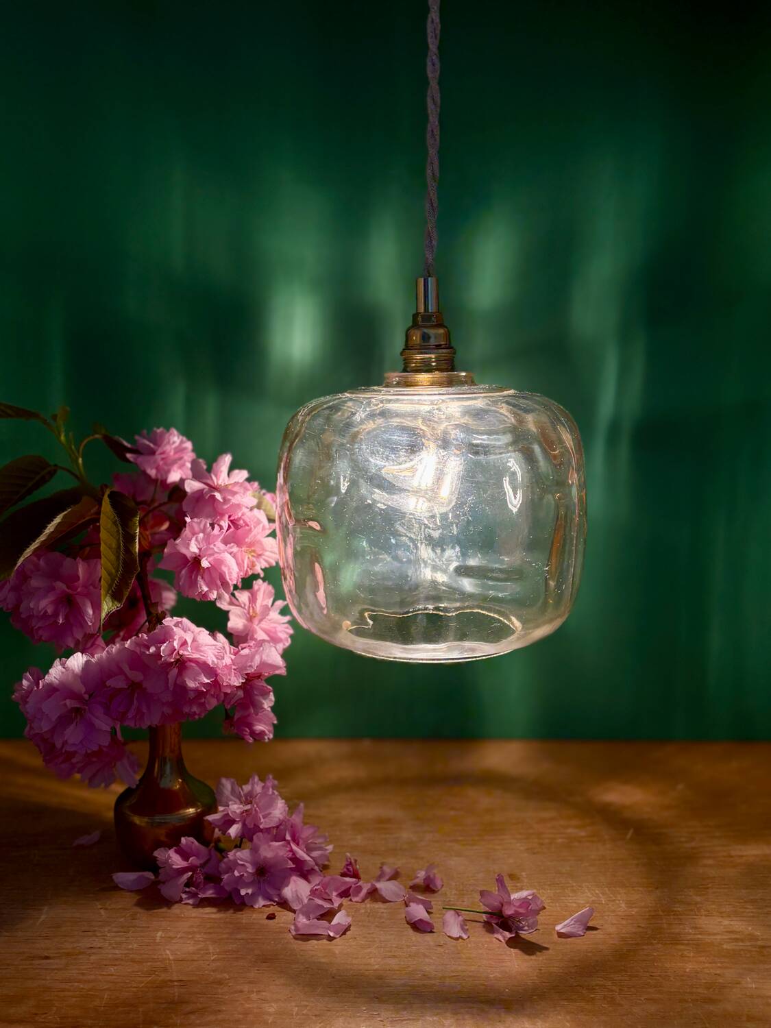 Suspension globe vintage en verre ambré