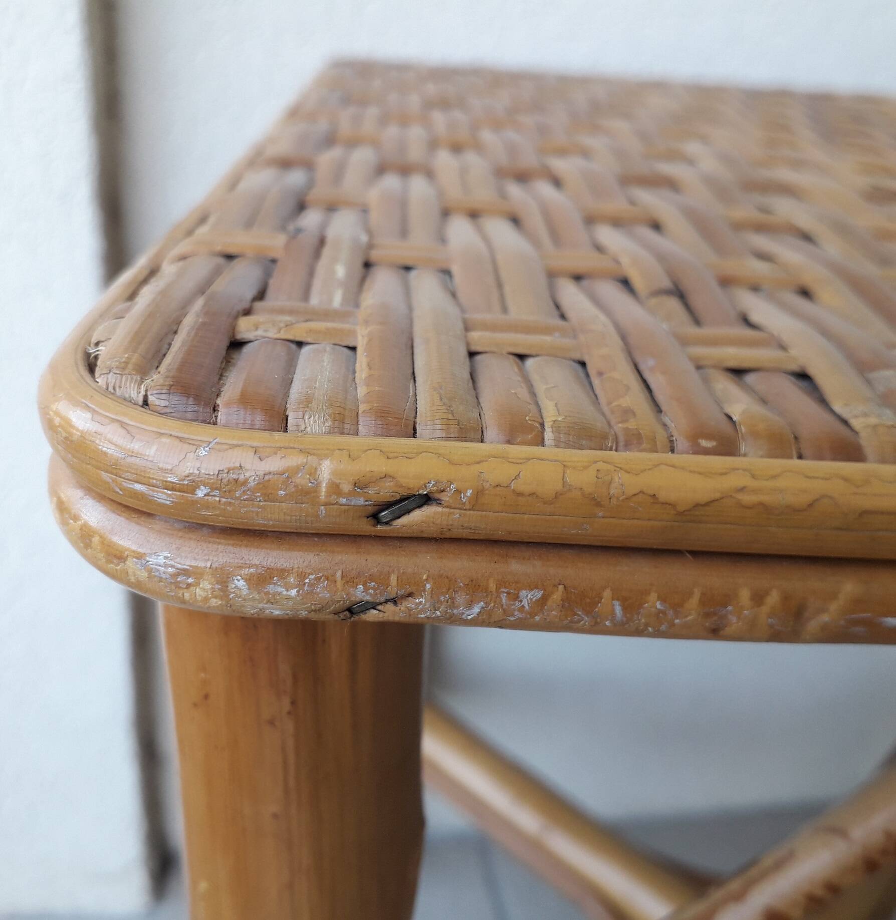2 tables basses en rotin