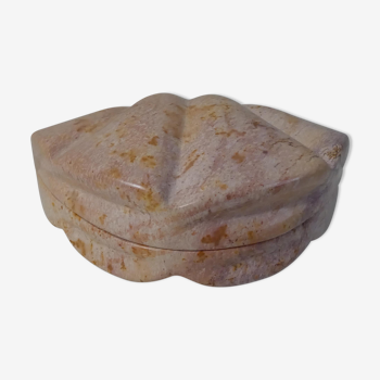 Boite en pierre à savon forme coquillage
