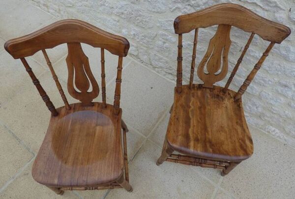 2 Chaises de style western dans leurs patines-Très bon état