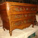 Commode dite "Tombeau" époque Régence de la fin du XVII siècle en merisier massif