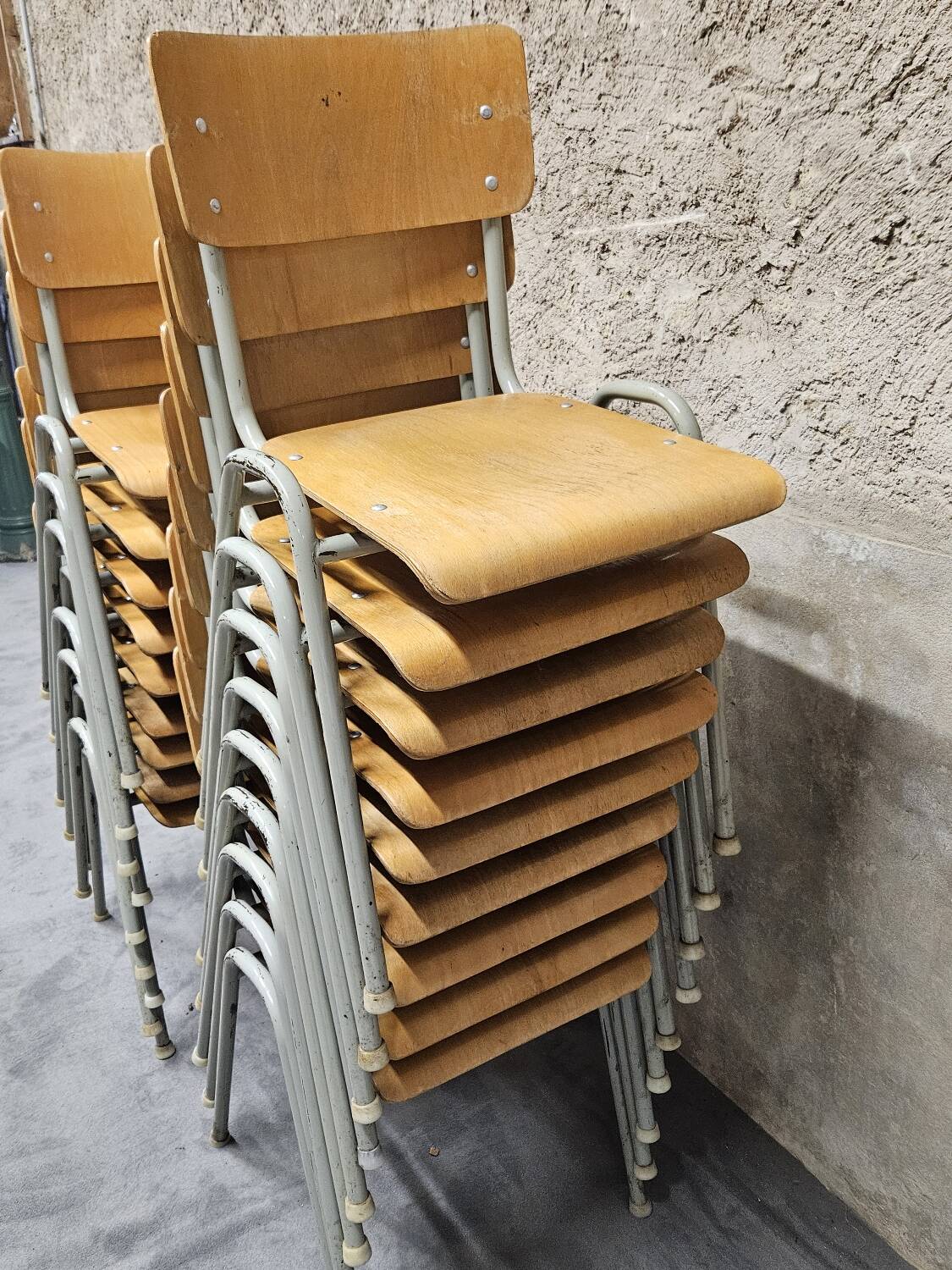 Lot of 18 vintage stackable bistro chairs 1970