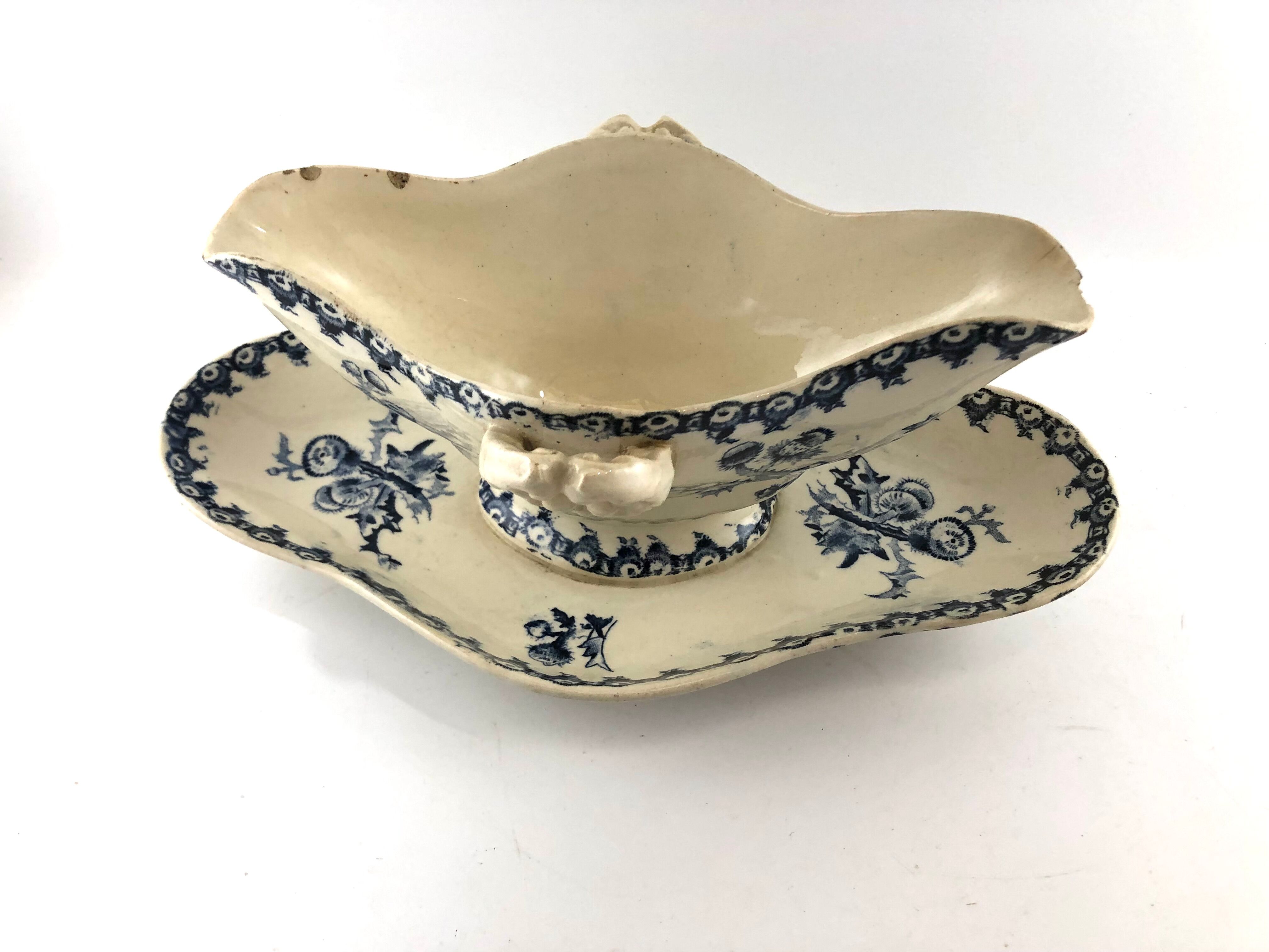 Saucière Gien Modele Chardon bleu en terre de fer 19ème