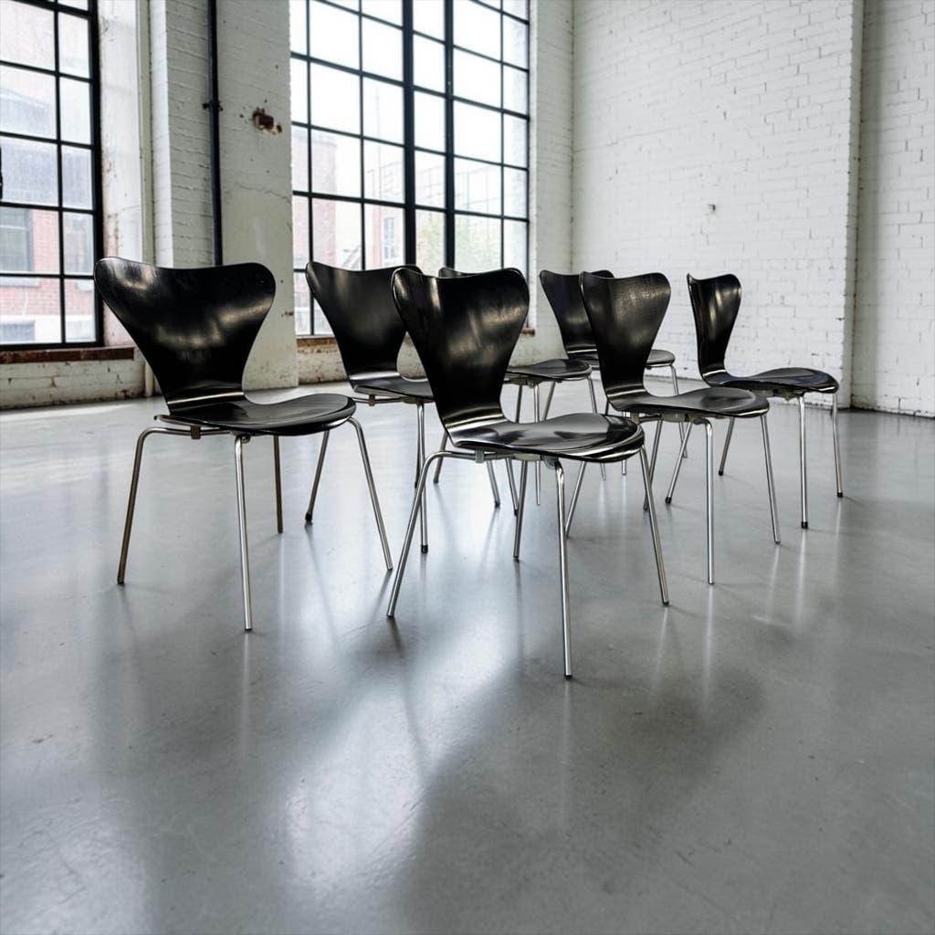 Chaise noire vintage / chaise papillon Fritz Hansen