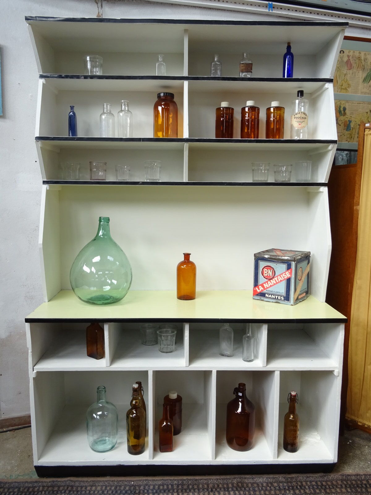 Grocery shelf counter