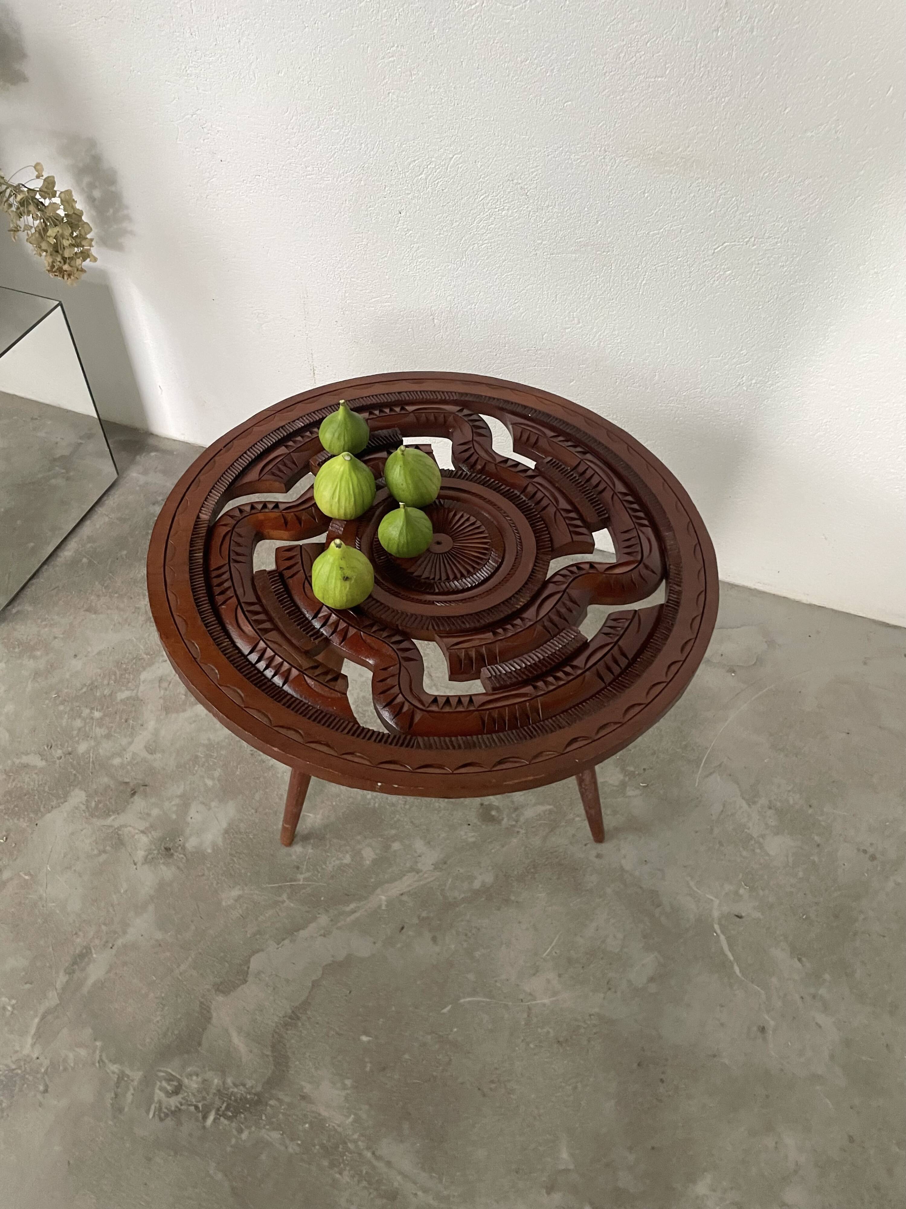 60s tripod coffee table in chiseled wood